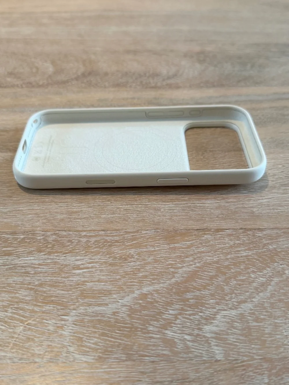 NWT Authentic Apple iPhone 17 Pro Silicone Case with MagSafe - Vanilla